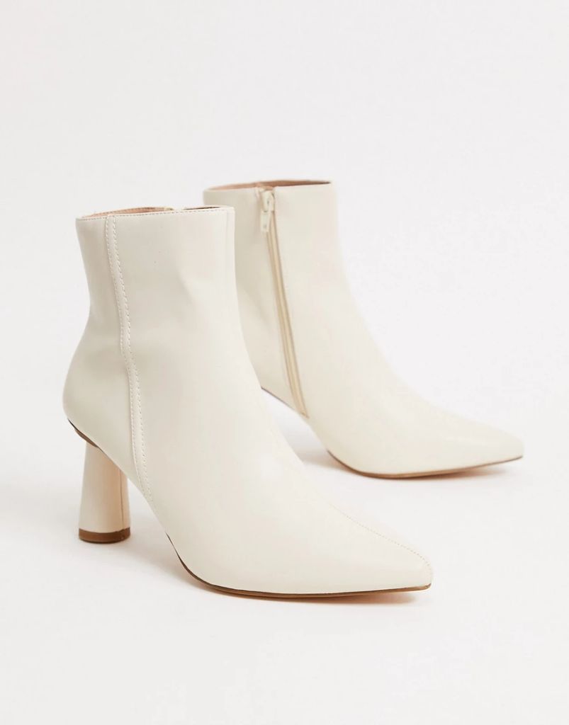anke boots in off white