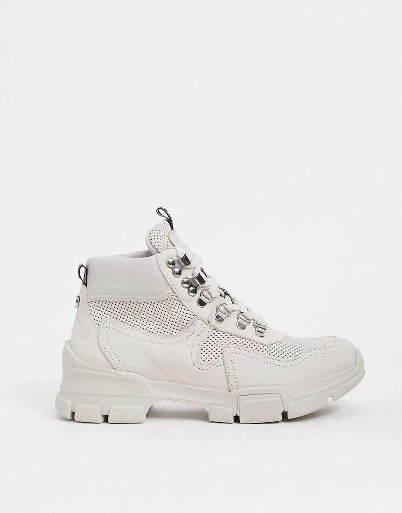 Ovvar chunky boot in off white
