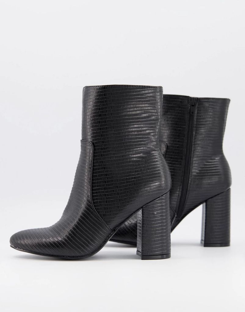 heeled boots in black