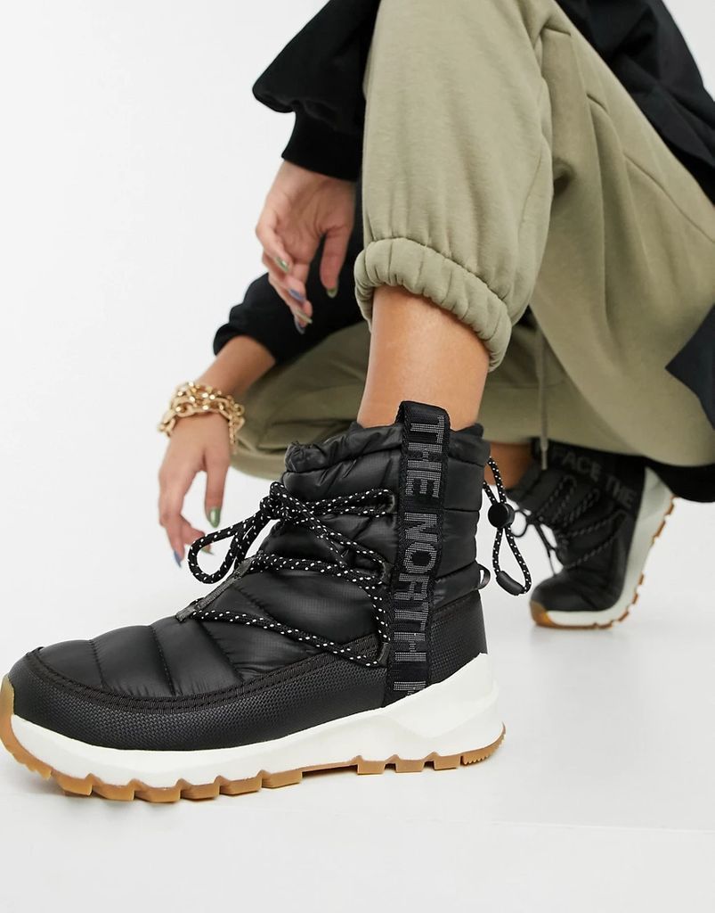 Thermoball boot in black