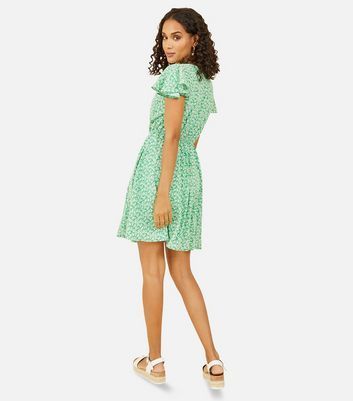 Green Ditsy Floral Mini Wrap Dress New Look