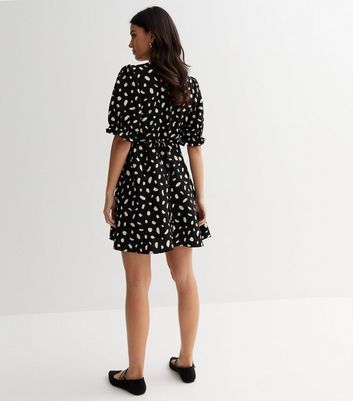 Black Abstract Spot Crinkle Puff Sleeve V Neck Mini Dress New Look