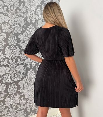 Black Plissé Short Sleeve Belted Mini Wrap Dress New Look