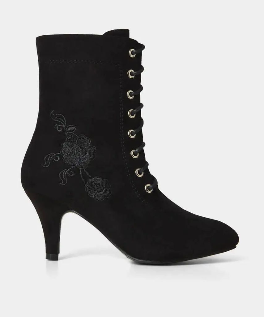 So Enchanting Embroidered Boots , Size 3