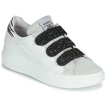 SCRATCHO  women's Shoes (Trainers) in White
