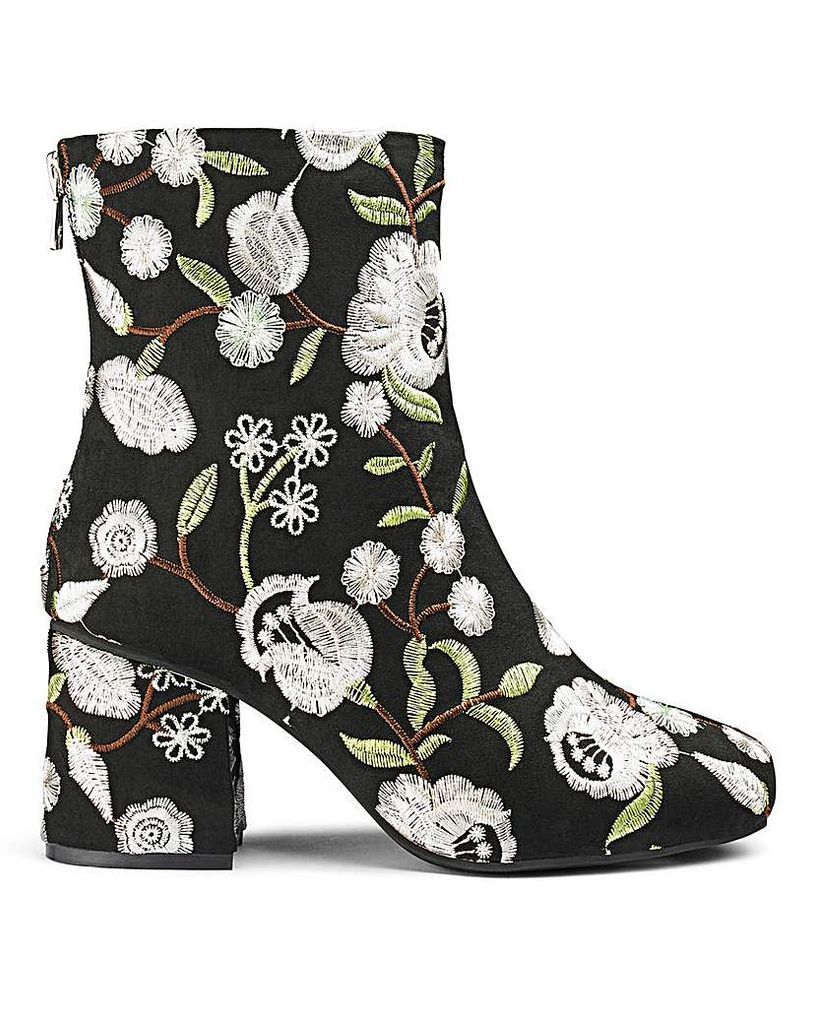 Callie Embroidered Boot E Fit