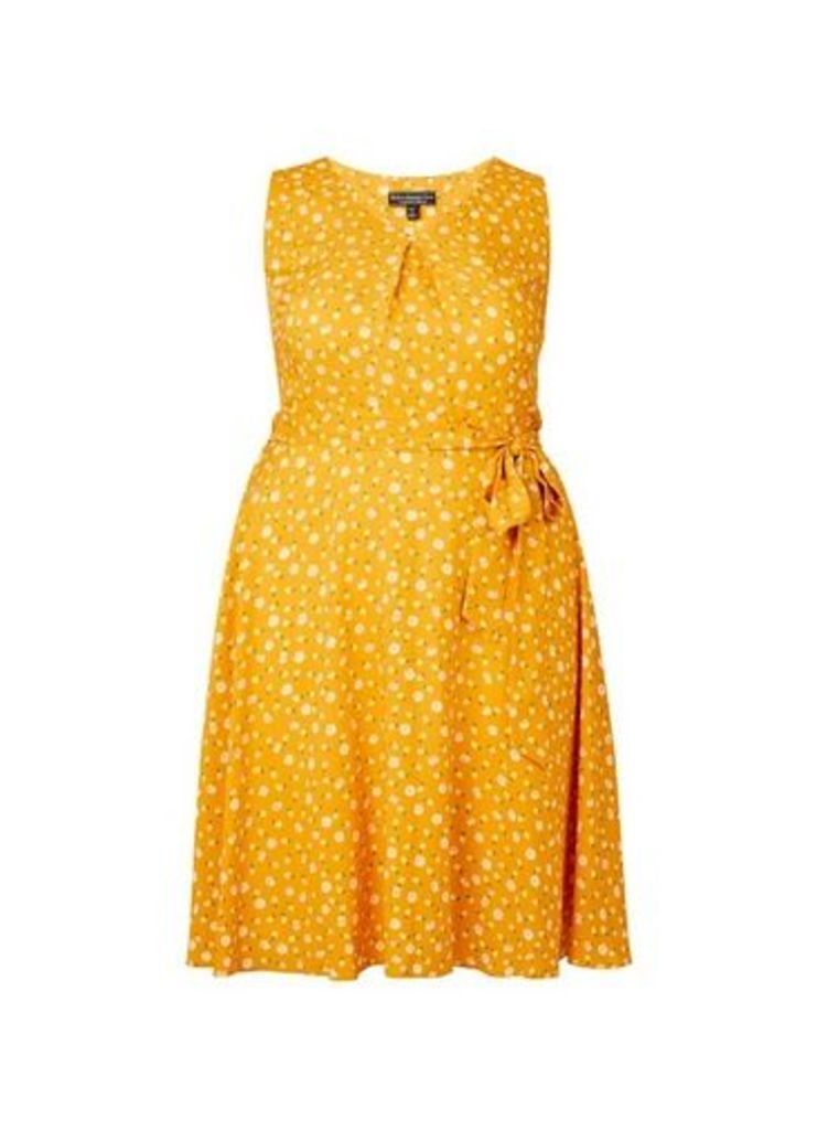 Womens **Billie & Blossom Curve Yellow Ditsy Print V-Neck Skater Dress, Yellow