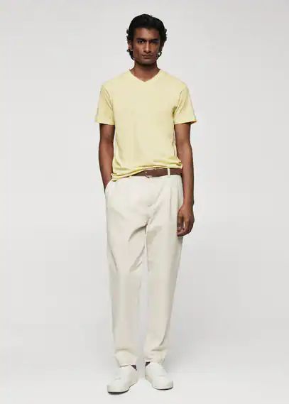 100% cotton v-neck t-shirt pastel yellow - Man - XS - MANGO MAN