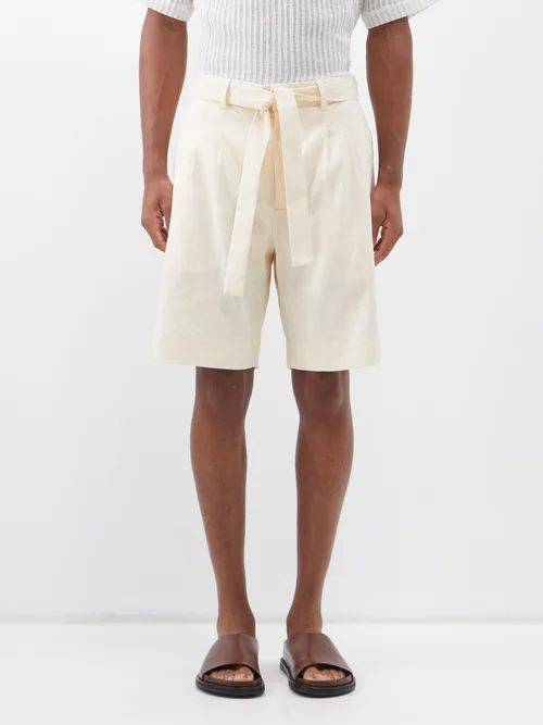 Pleated Linen-blend Shorts - Mens - Cream