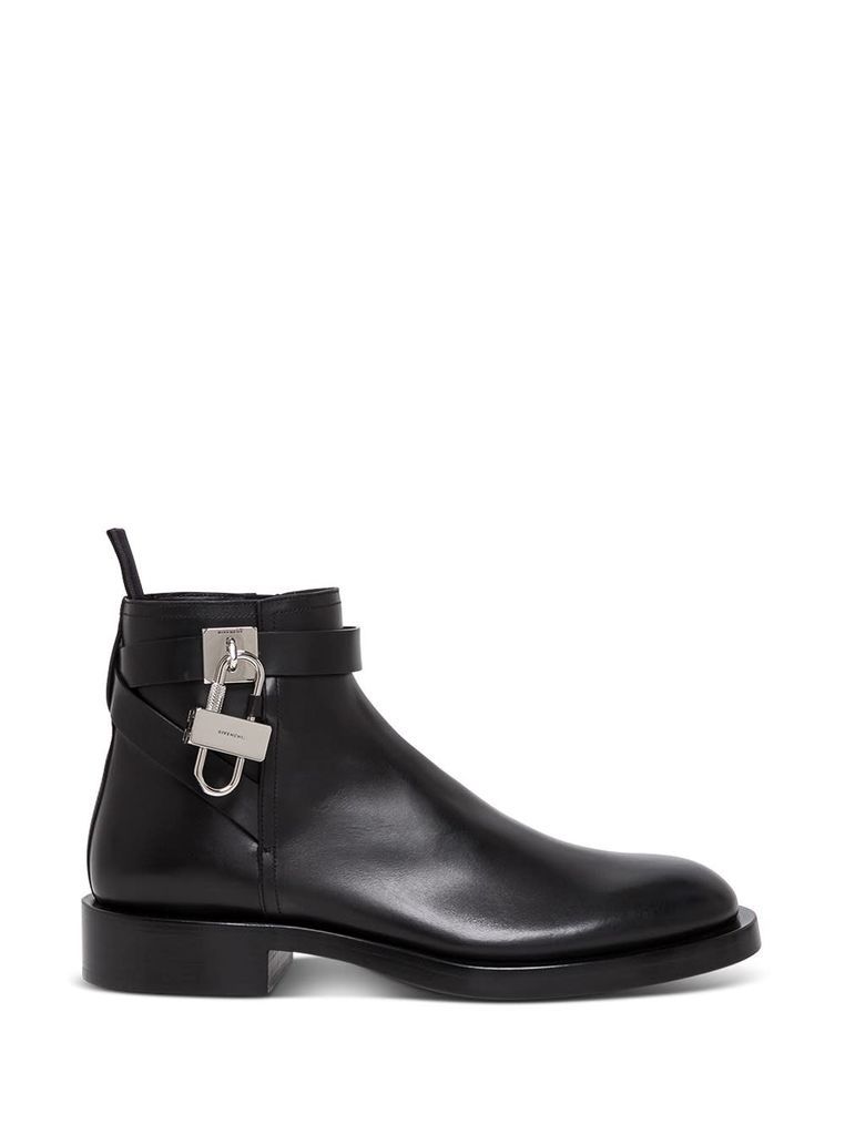 Black Leather Boots With Lock Detail