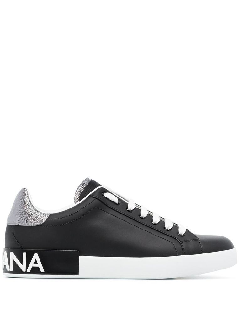 Mans Black Leather Sneakers With Silver Heel Tab And Logo Print