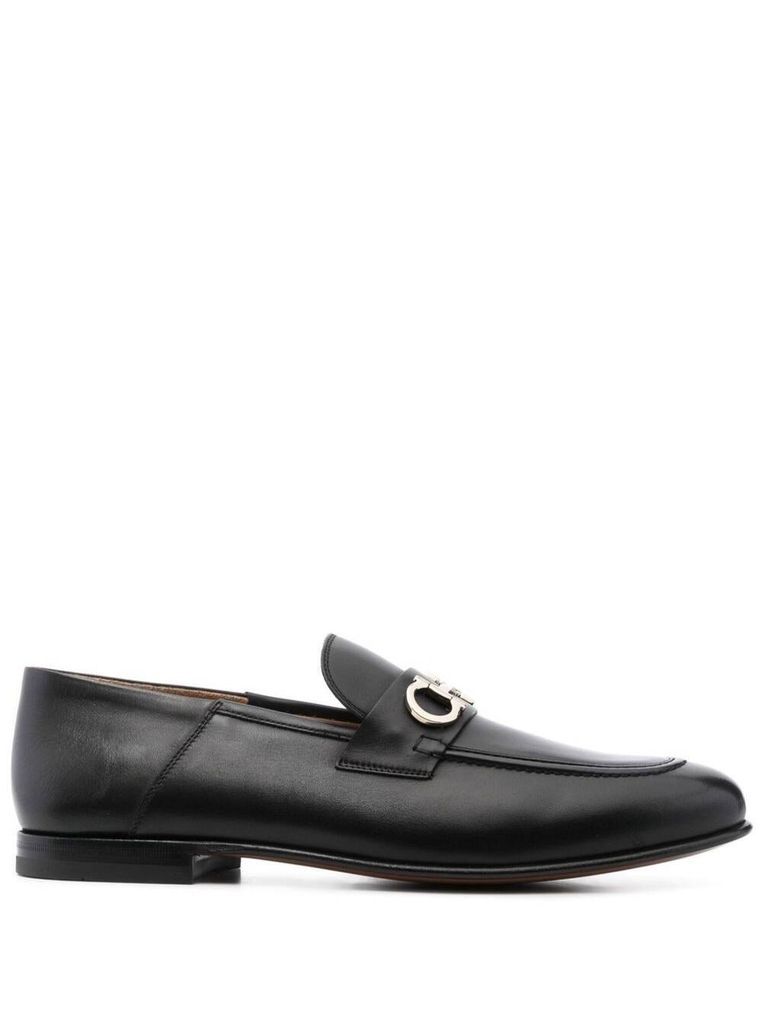Black Gin Loafers With Metal Logo Placque At The Front In Calf Leather Man
