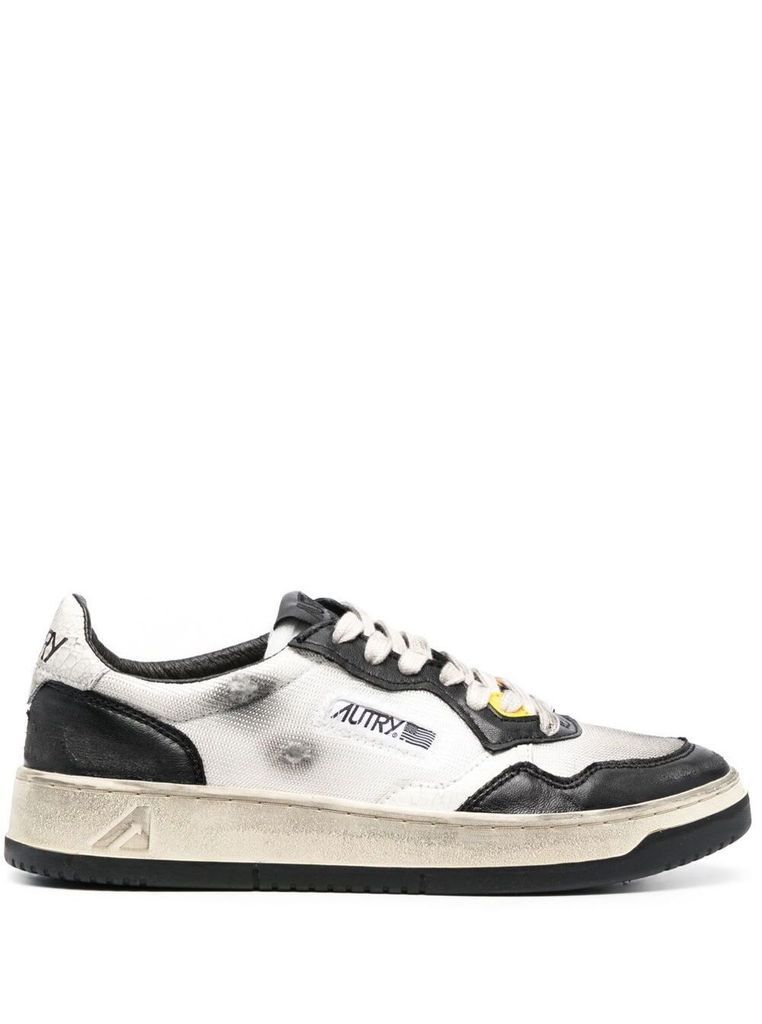 Medalist Low White And Black Panelled Sneakers With Used Effect In Leather Man Autry
