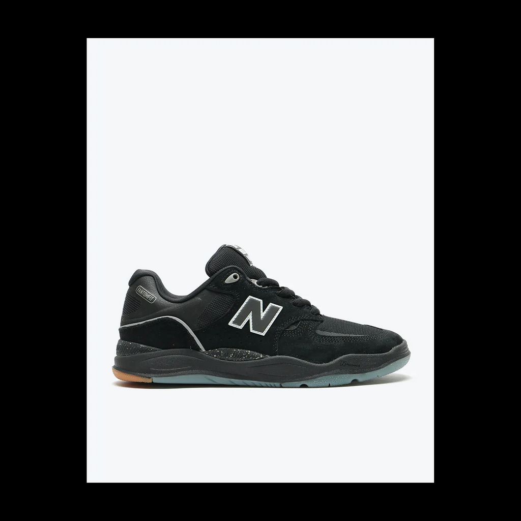 1010 Skate Shoes - Black/Black (UK 8)