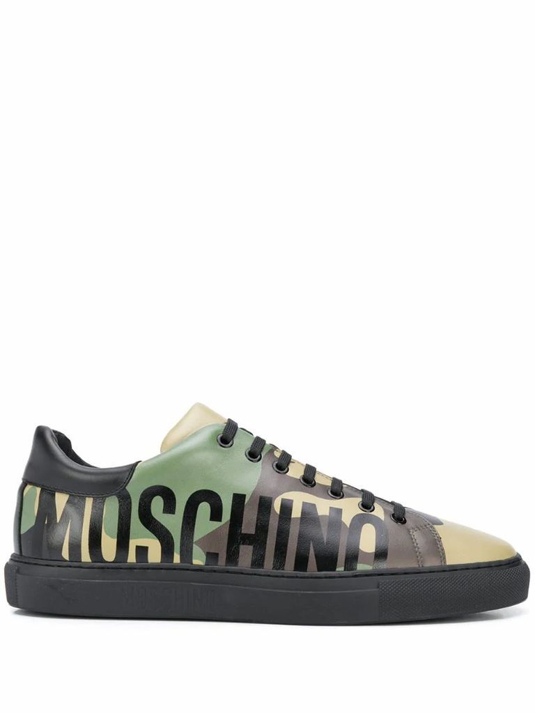 camouflage-print logo sneakers