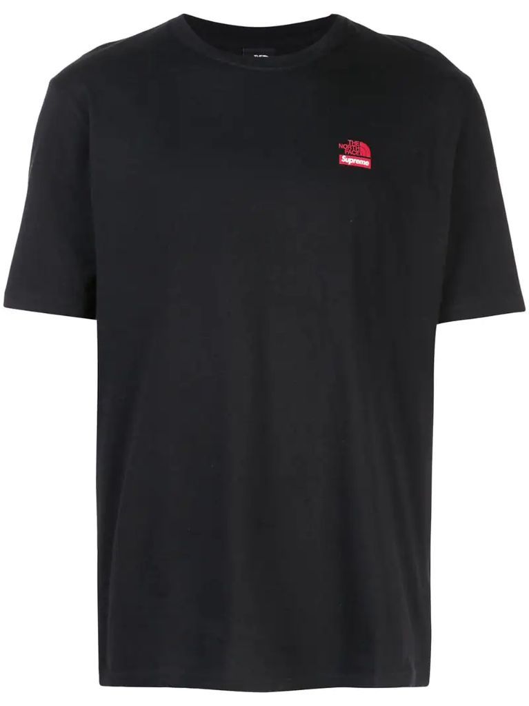 x The North Face T-shirt
