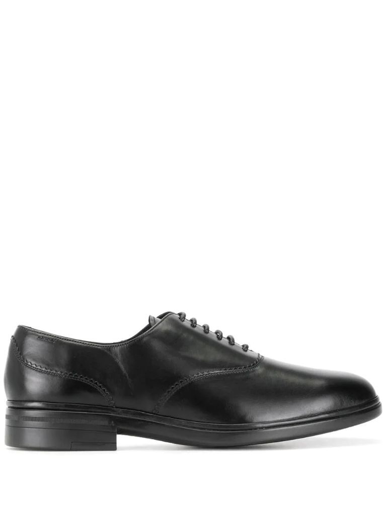 pinked-edge oxford shoes