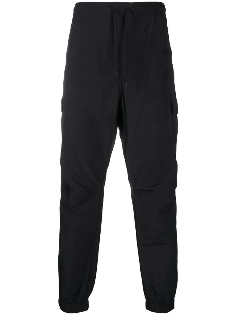 loose-fit cargo trousers
