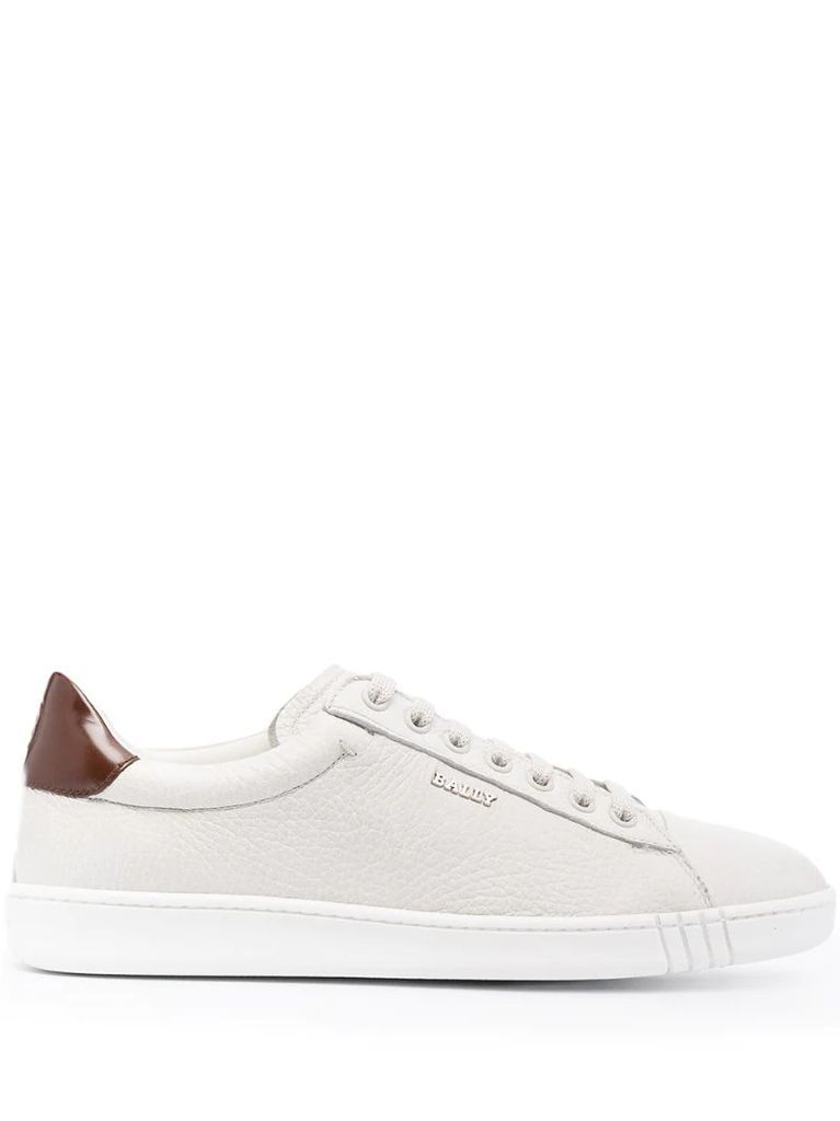Wildy grained low-top sneakers