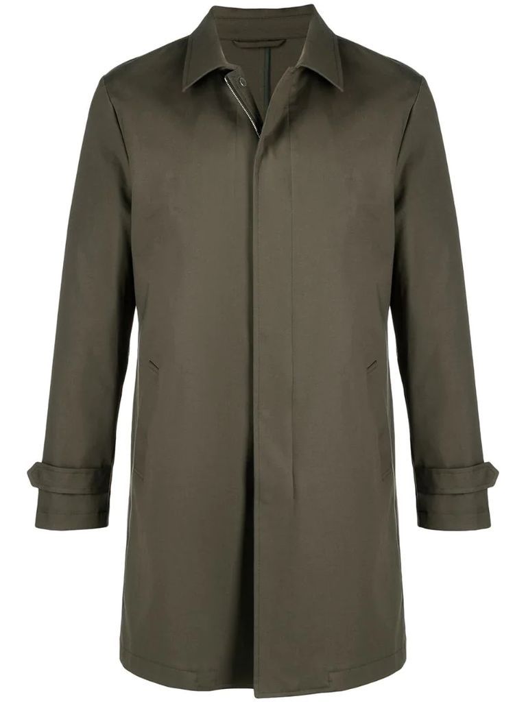 pointed-collar single-breasted coat