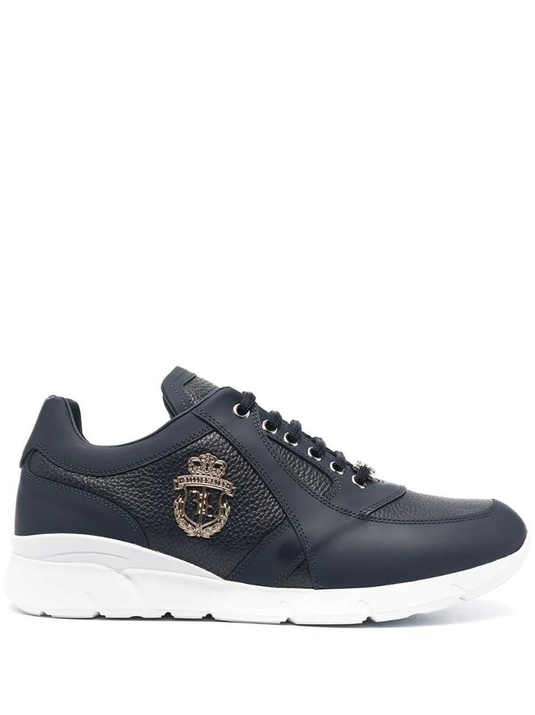 Runner Crest leather trainers