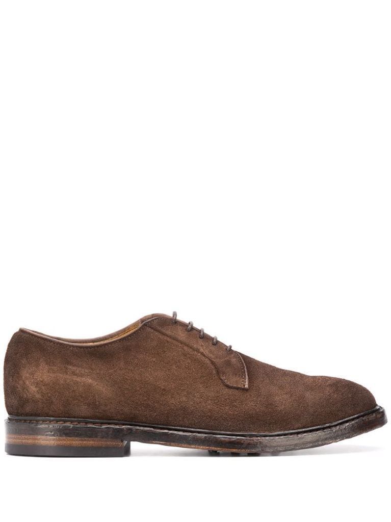 Repead tarnished derby shoes