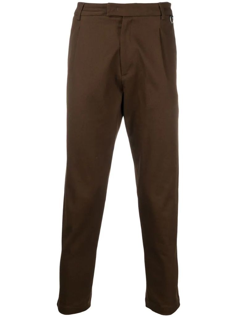 tapered-fit cropped trousers