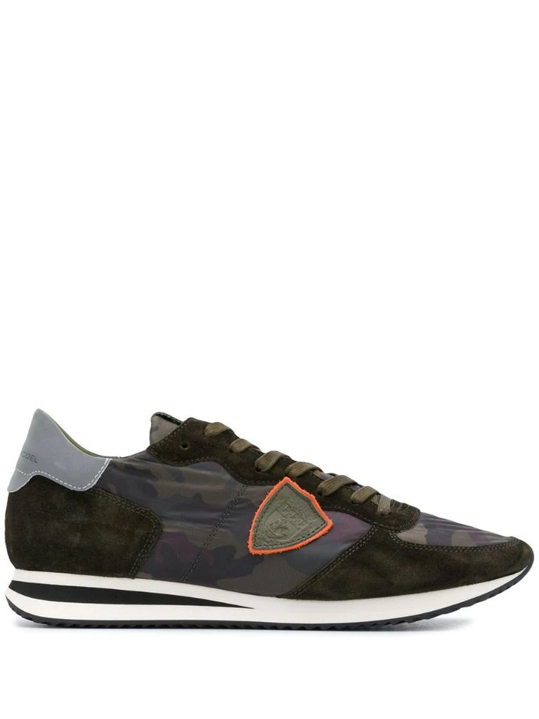 camouflage-print panelled sneakers