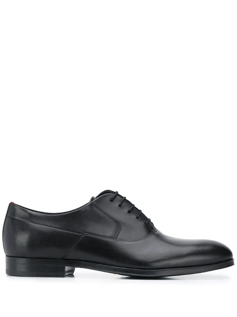 low heel lace-up Oxford shoes
