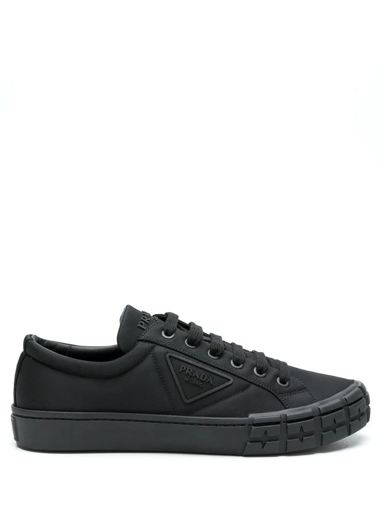 logo-patch low-top sneakers