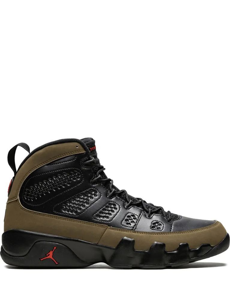Air Jordan 9 Retro sneakers