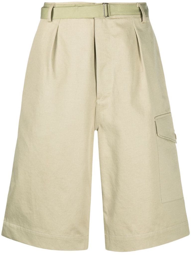 oversized pleated chino shorts