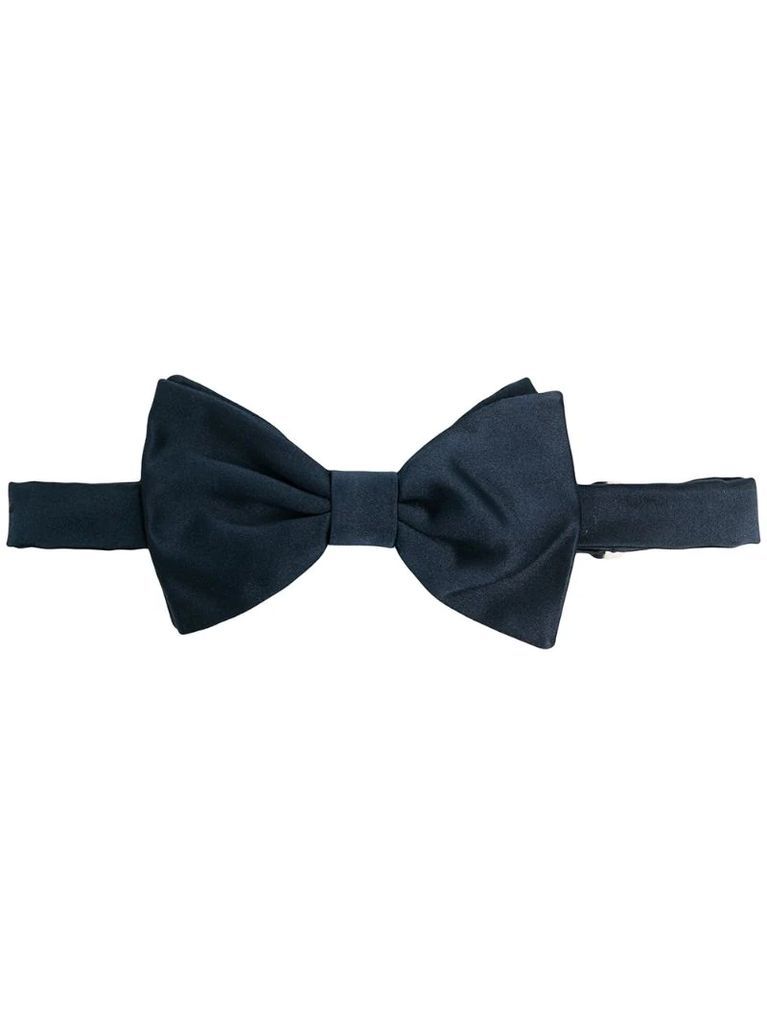 pre-tied silk bow tie