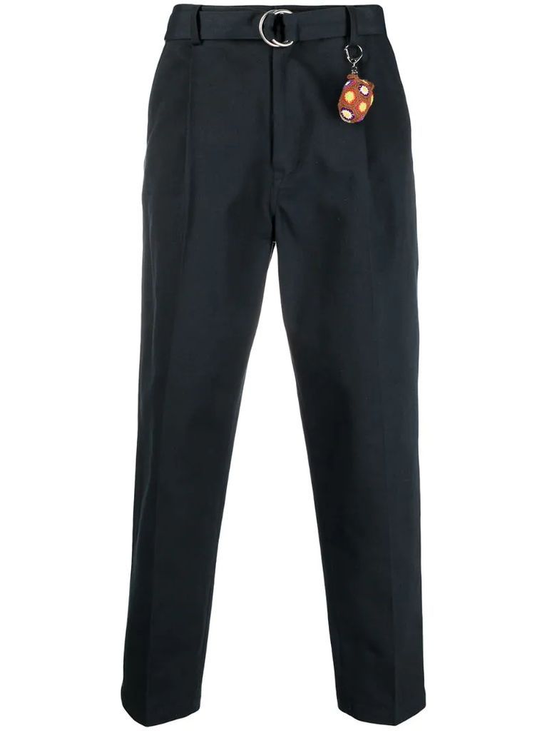 ring-buckle tapered trousers