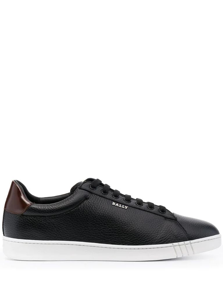 Wildy grained low-top sneakers