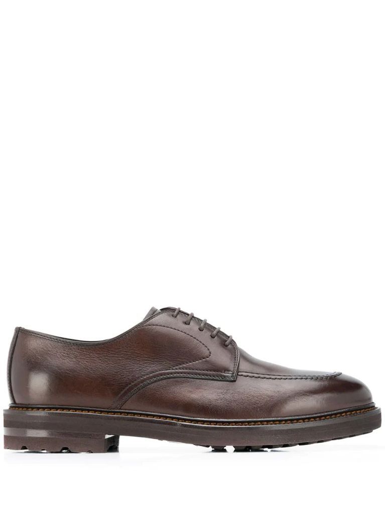 lace-up oxford shoes
