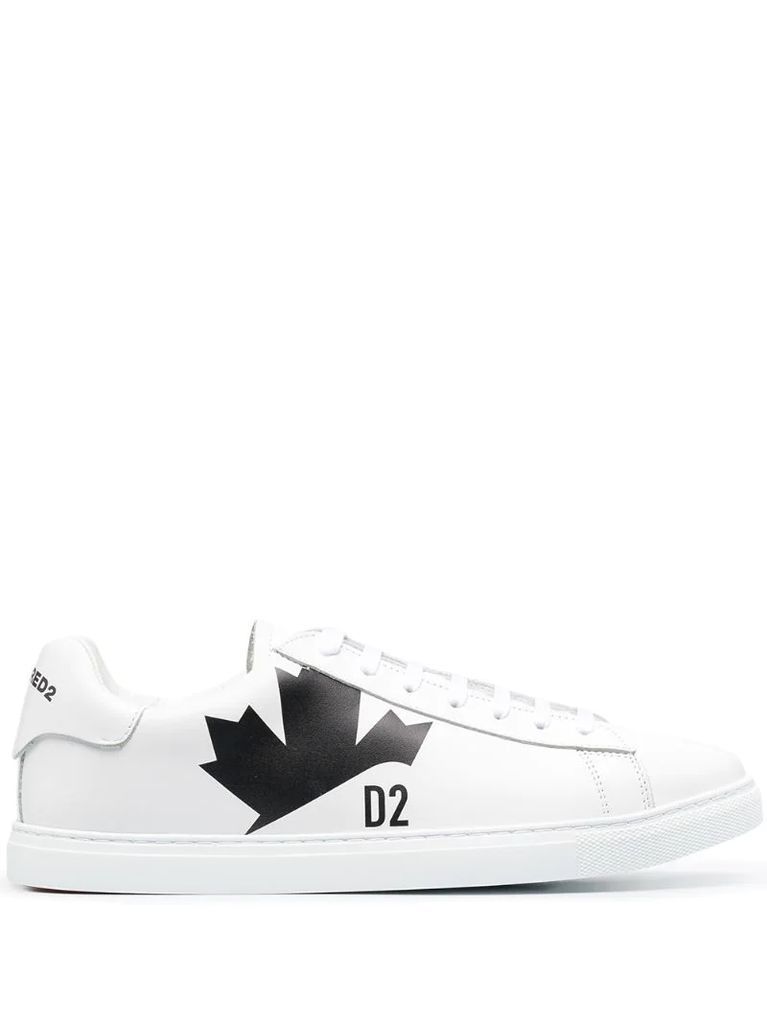 maple leaf low-top sneaker