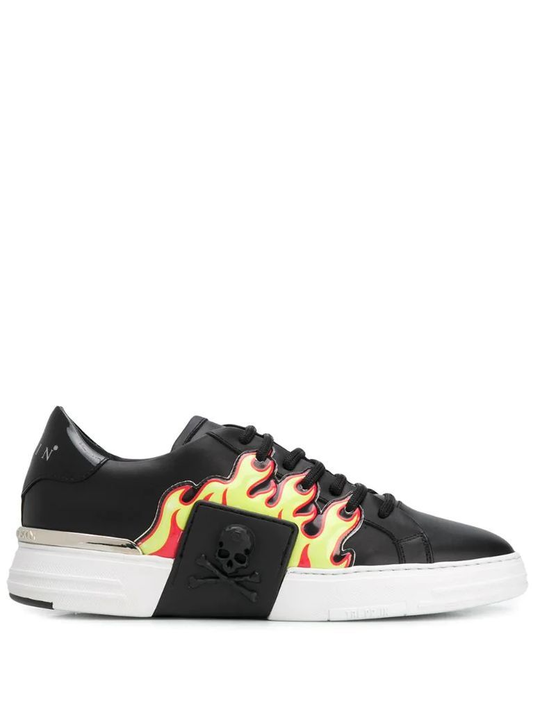 Low-top flame PHANTOM KICK$ sneakers