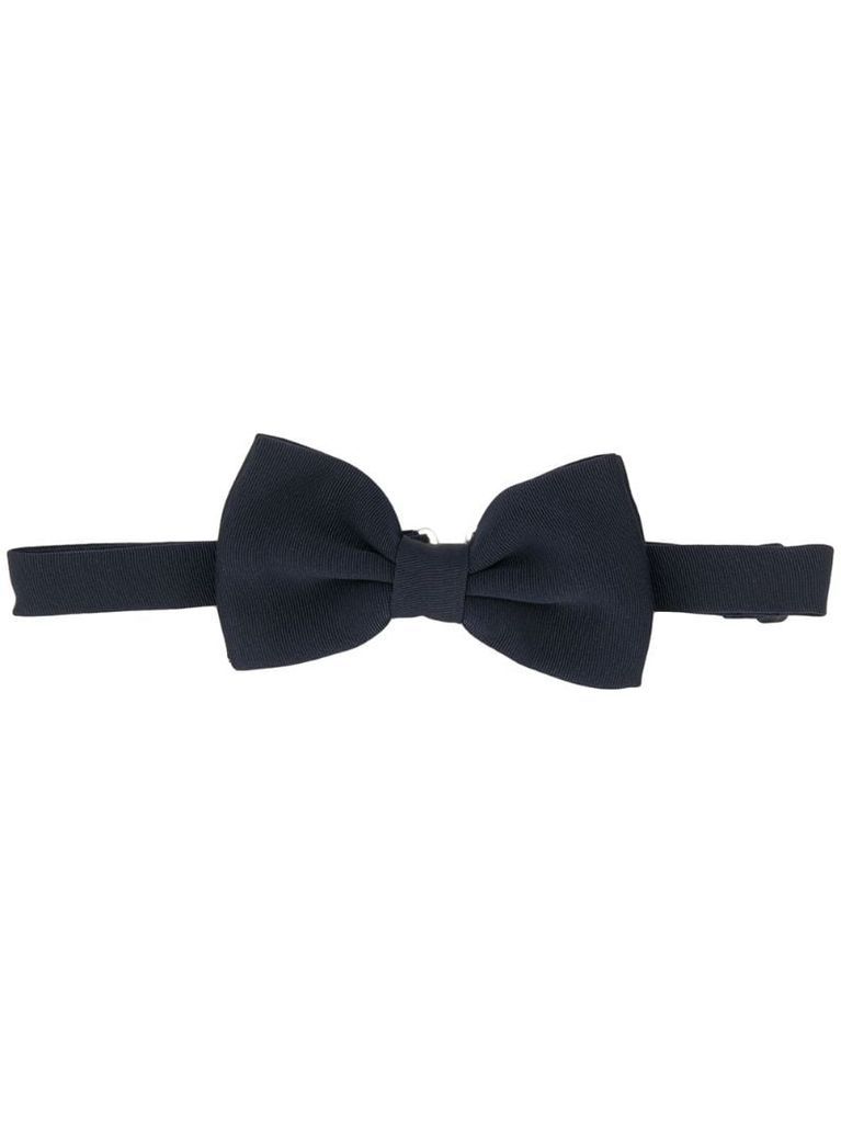 textured clasp detail bow tie