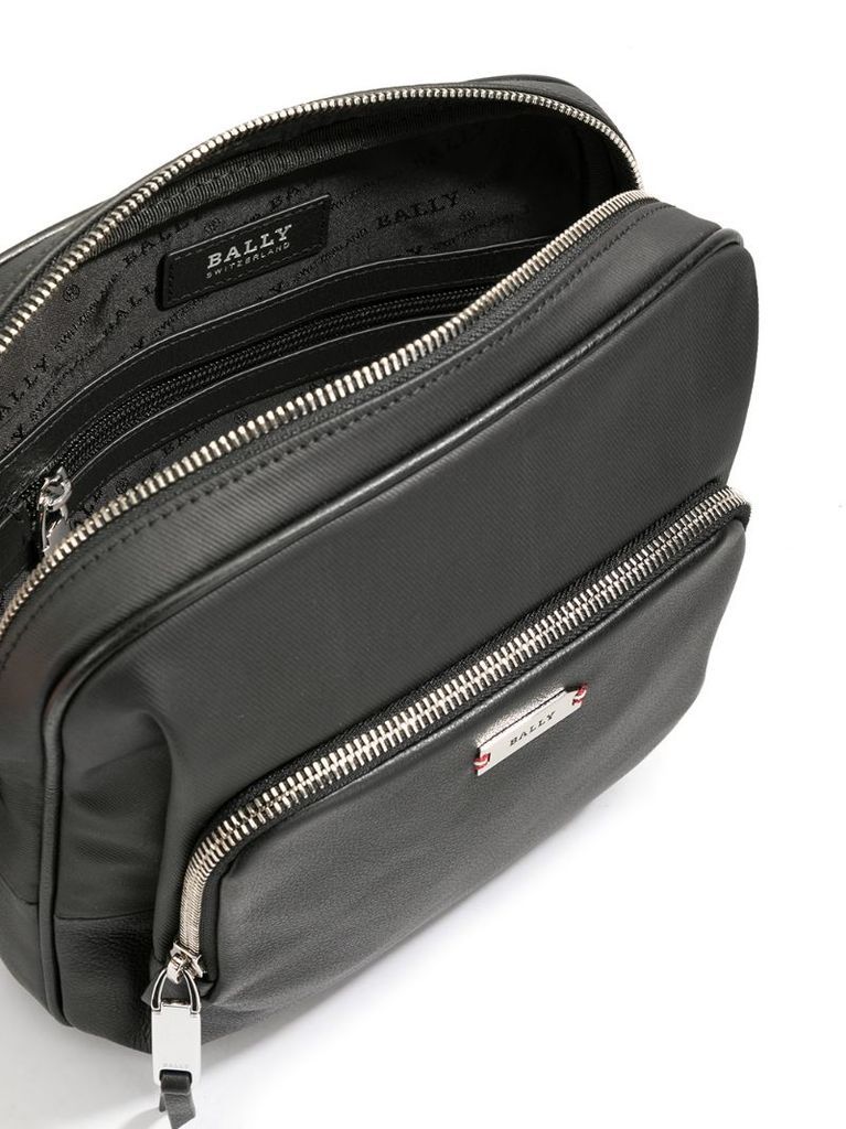 zipped messenger bag