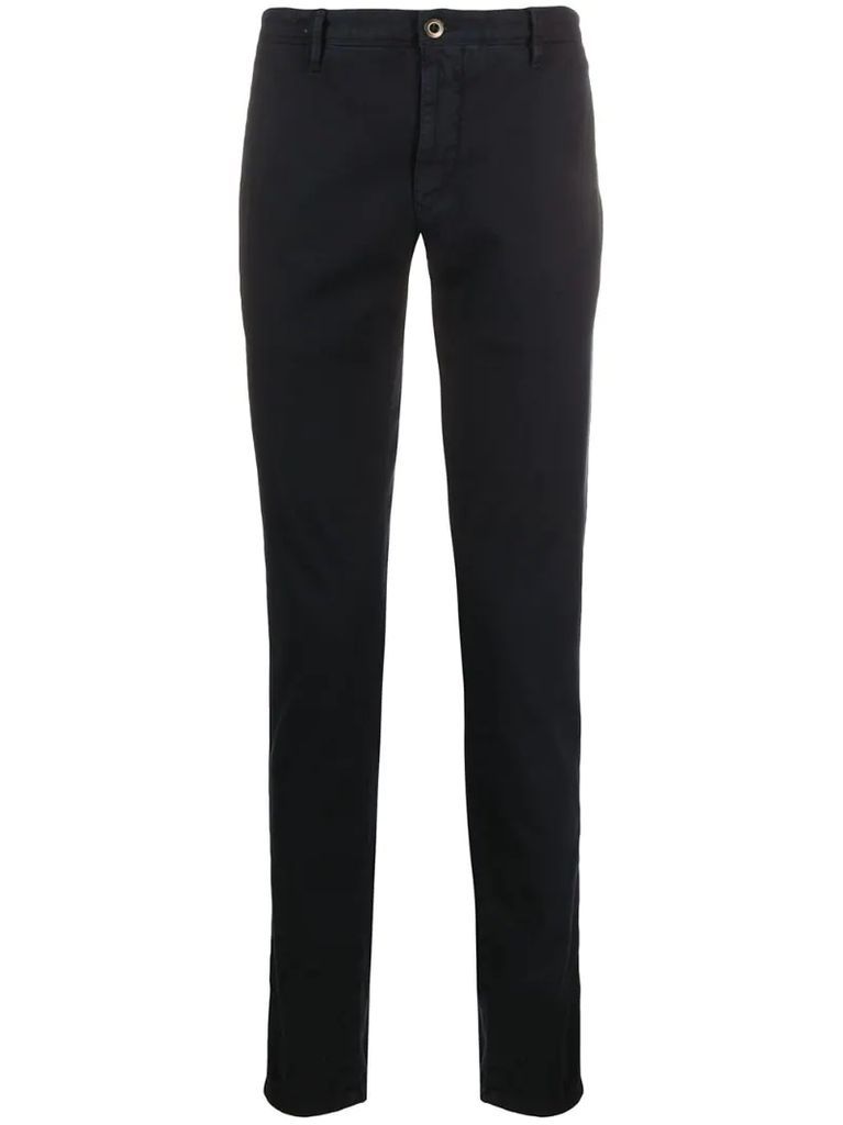 slim-fit tapered trousers
