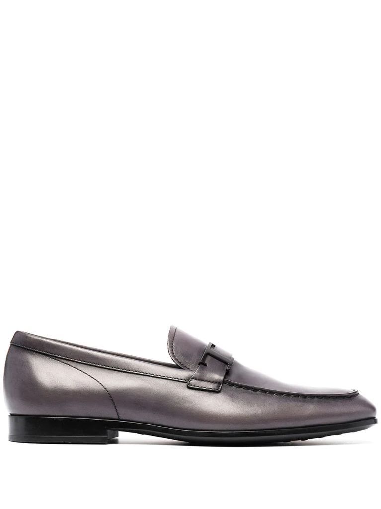 T-logo plaque loafers