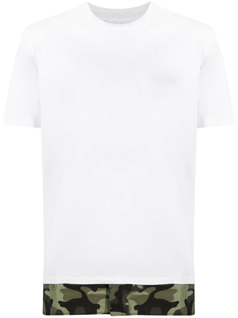 camouflage-print T-shirt