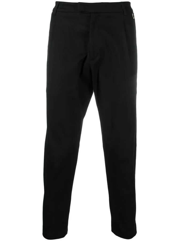 hook-fastened tapered trousers