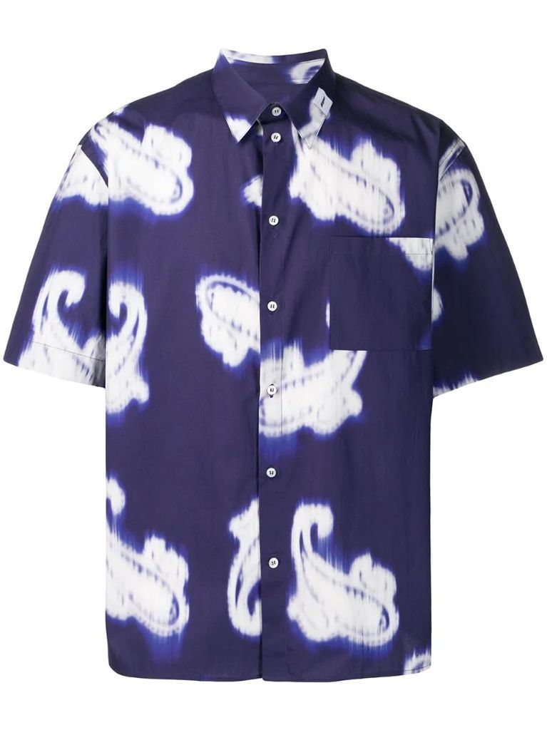 blurred paisley print shirt