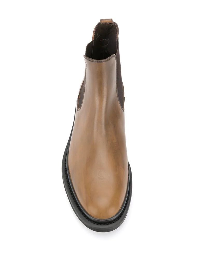 ankle-length Chelsea boots