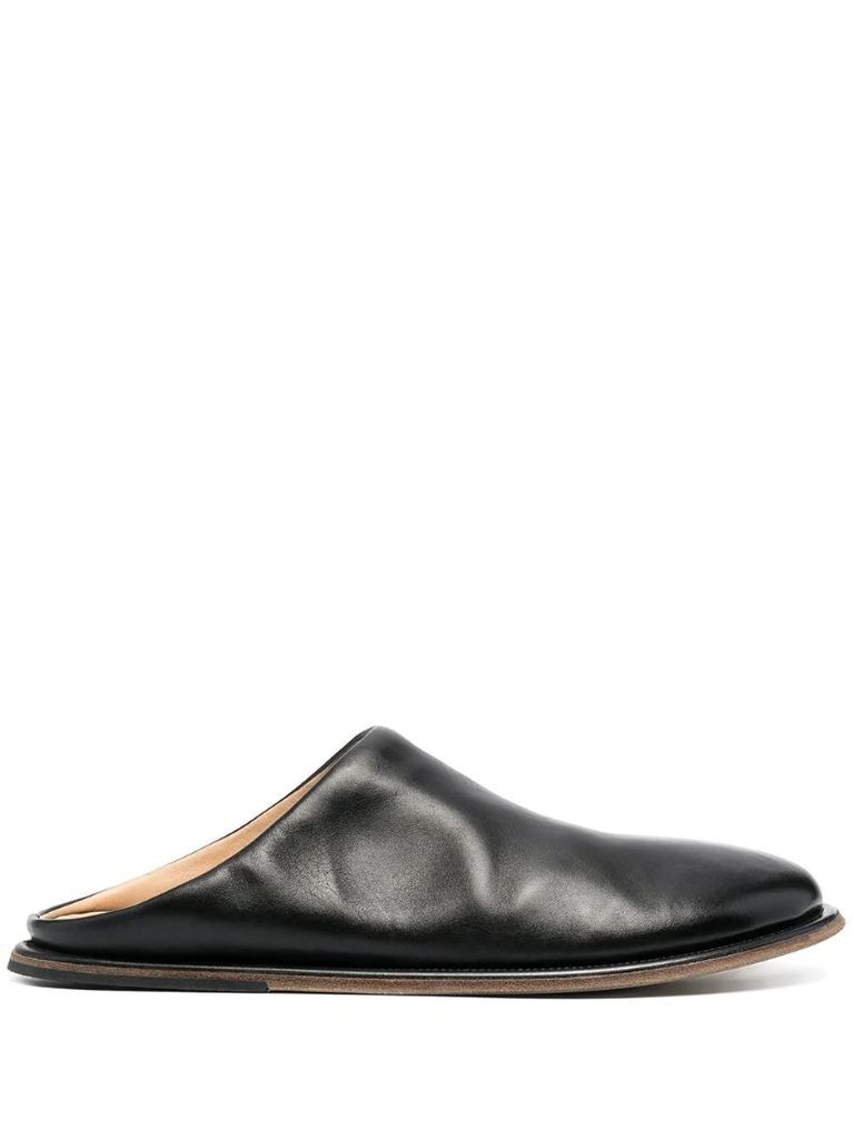 round-toe leather mules