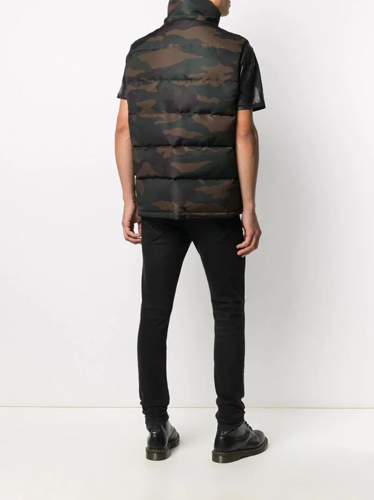 camouflage-print down gilet