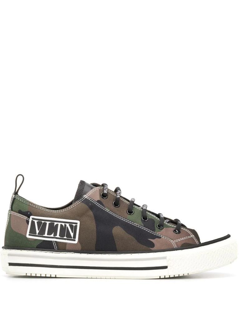 camouflage low-top sneakers