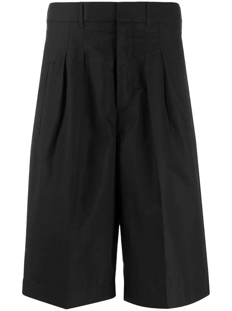 large pleated bermuda shorts